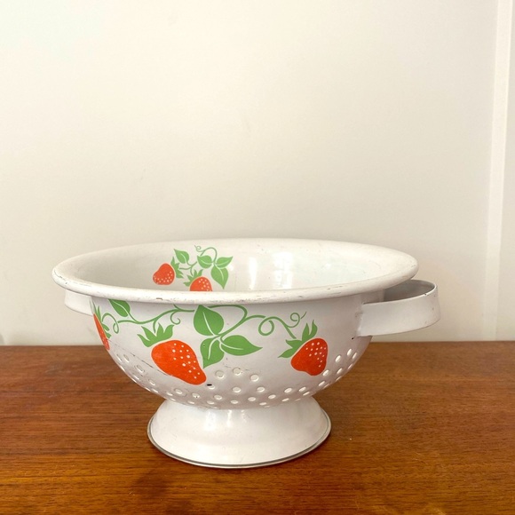 Vintage Teleflora 1983 Strawberry Country Kitchen Strainer Drainer Colander 8'' - Picture 1 of 11